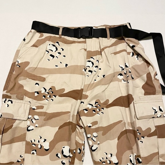 Forever 21 Womens Camo Pants Size 1X - Picture 2 of 16